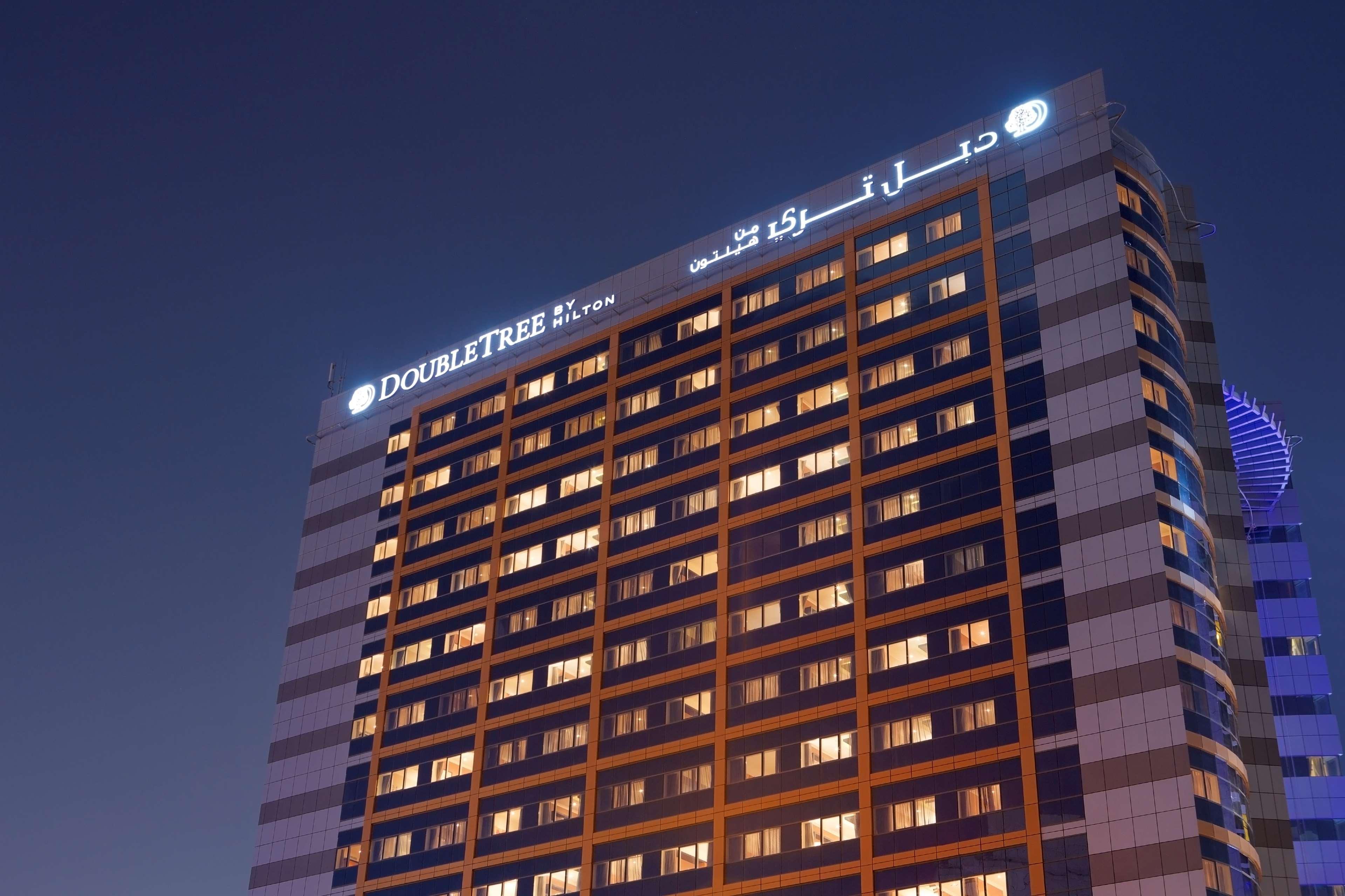 Doubletree dubai. Дубай Дабл Хилтон. DOUBLETREE by Hilton Hotel Дубай. Дабл три Хилтон Дубай. Double Tree by Hilton Hotel & Residences Dubai - al Barsha.